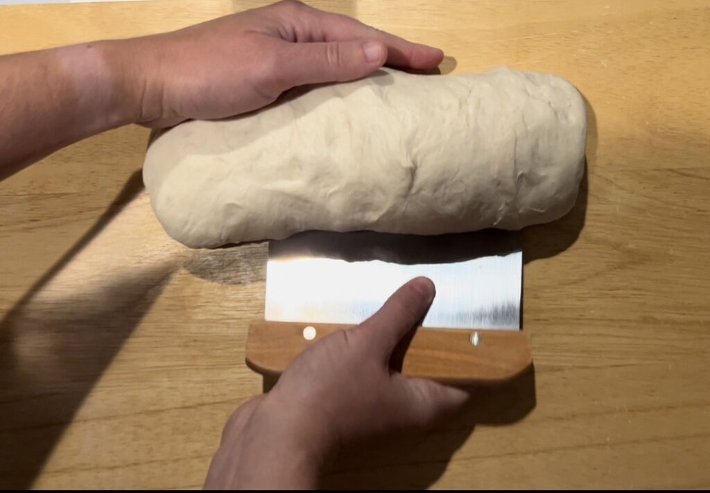 Spread the dough out, roll it from the bottom, and tighten the seams