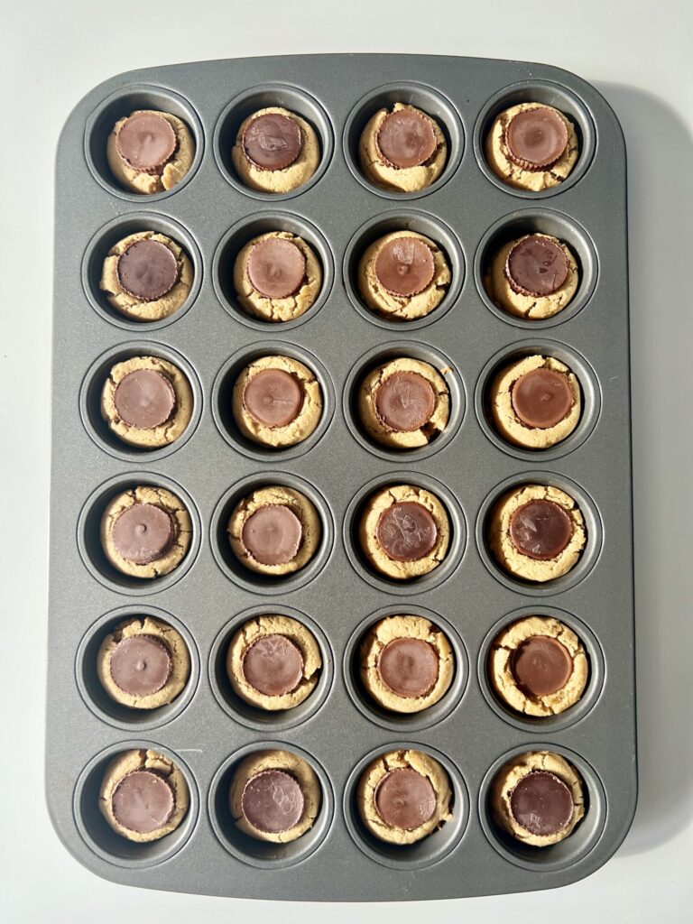 sourdough peanut butter cup cookies