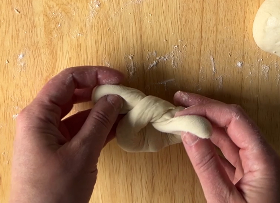 garlic knot shaping