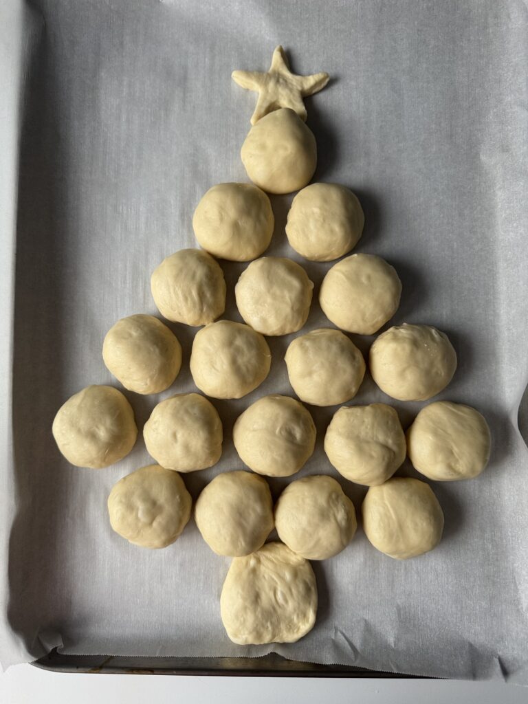 shaping sourdough crhistmas tree