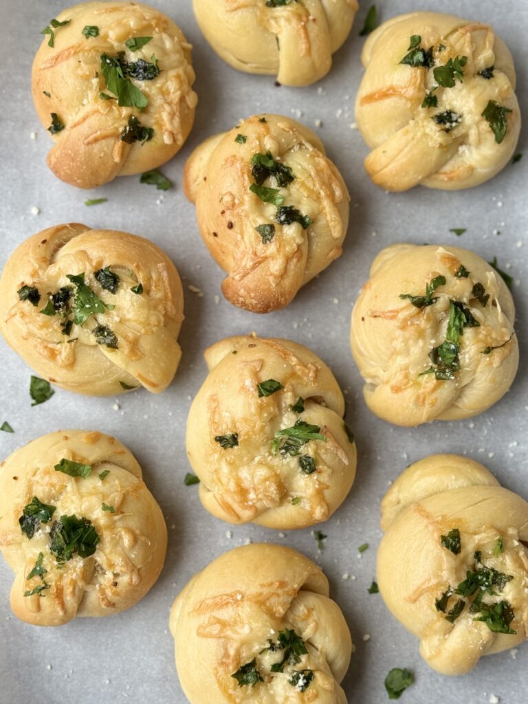 sourdough discard garlic knots