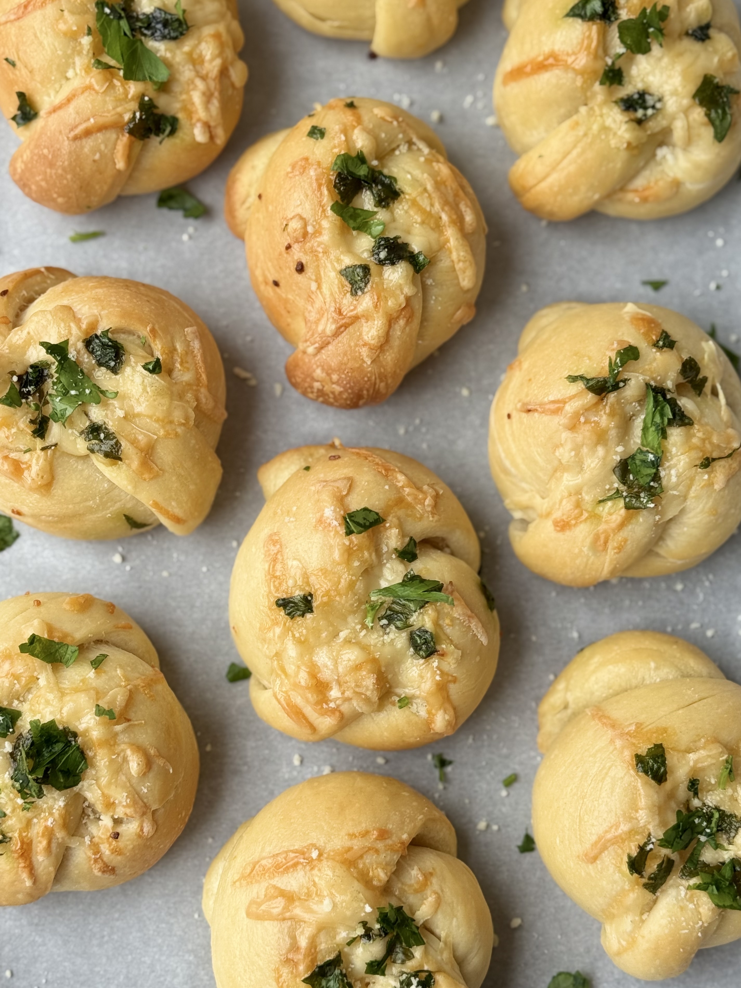 sourdough discard garlic knots