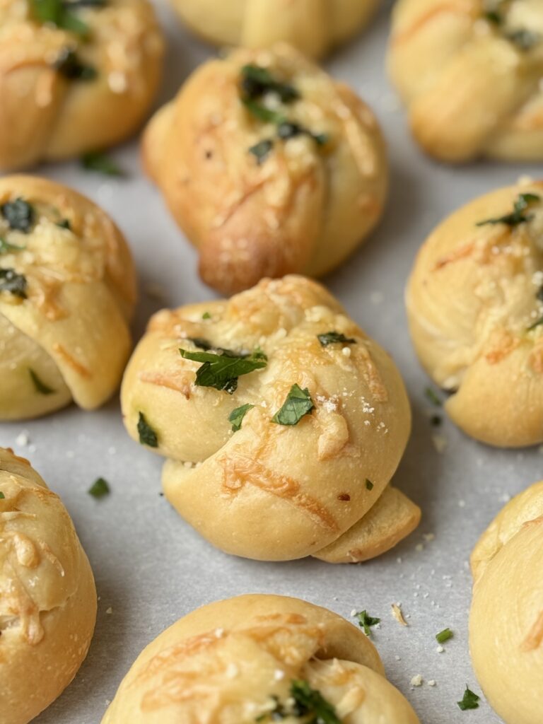 sourdough discard garlic knots