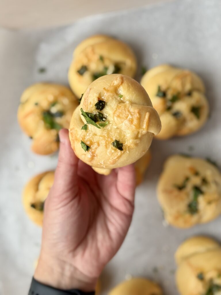 sourdough discard garlic knots