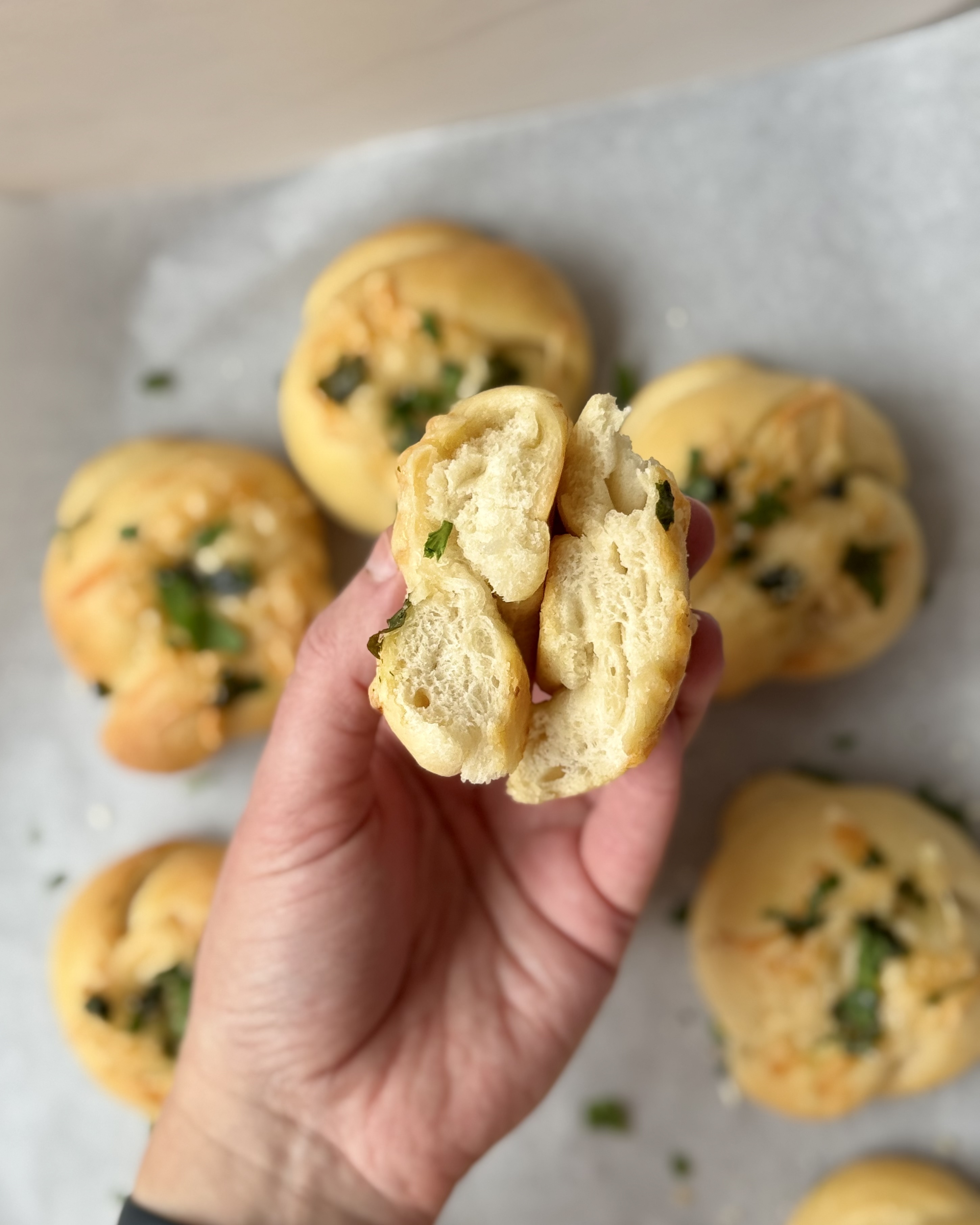 sourdough discard garlic knots