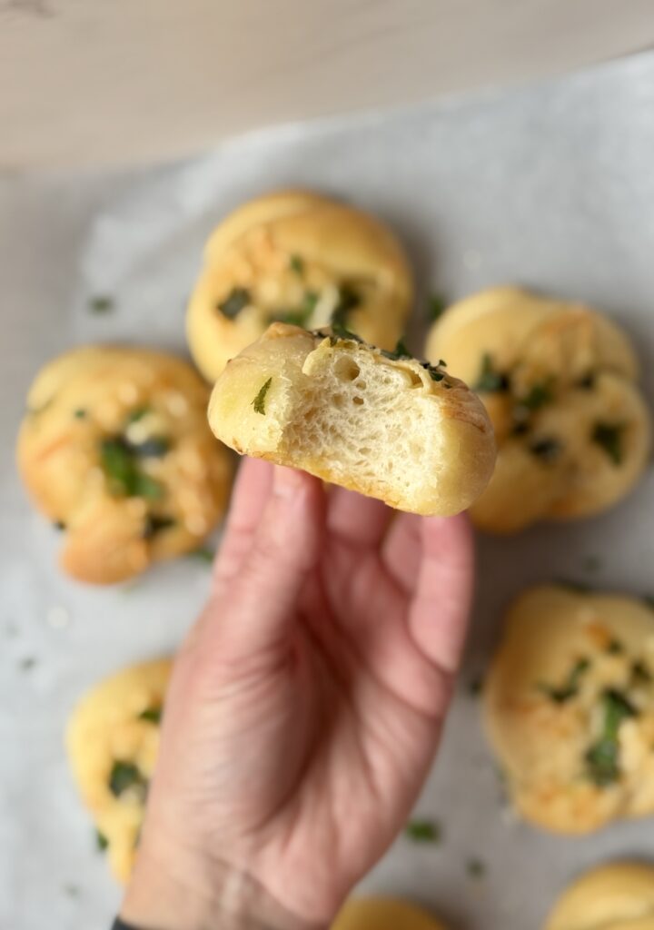 sourdough discard garlic knots