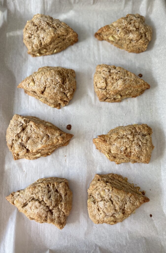 baked apple cinnamon scones
