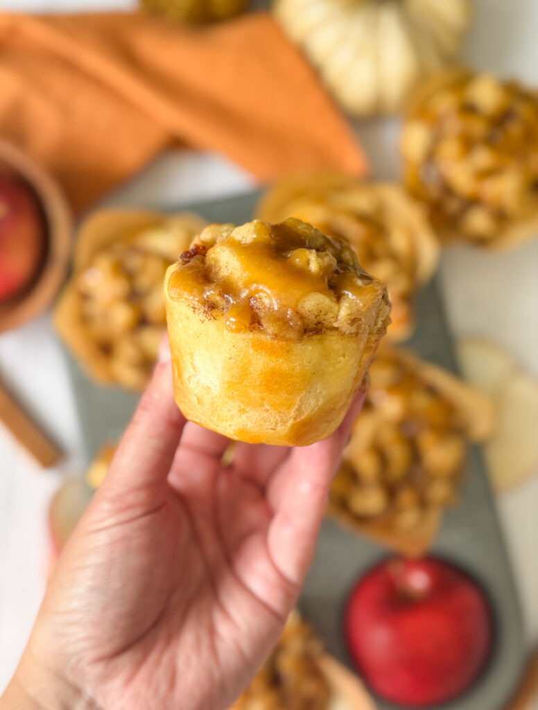 apple cinnamon roll muffins