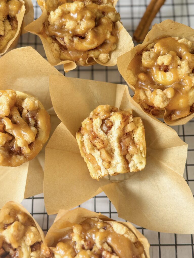 apple cinnamon roll muffins