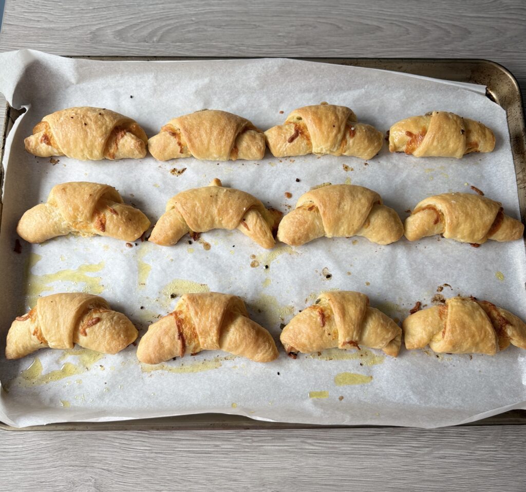 baked cheese stuffed crescent rolls