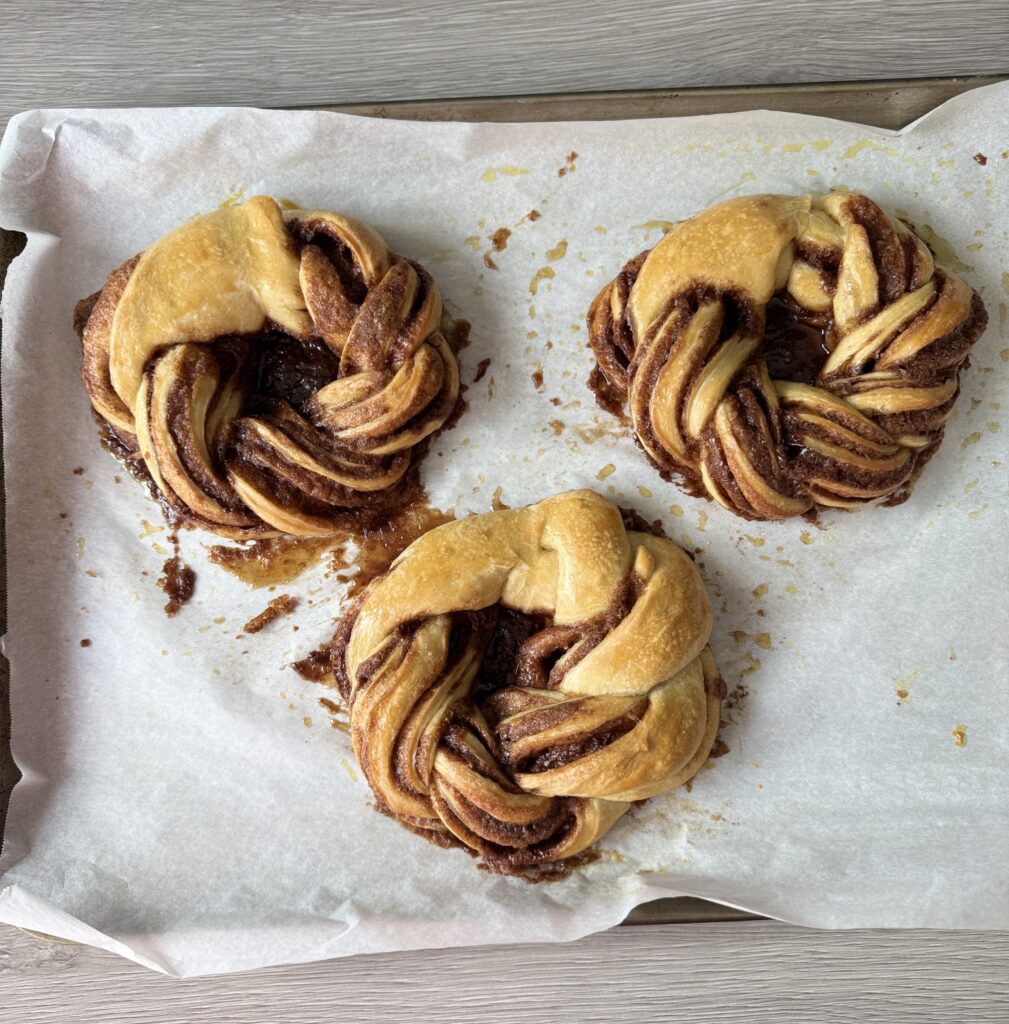 baked cinnamon swirl bread wreaths