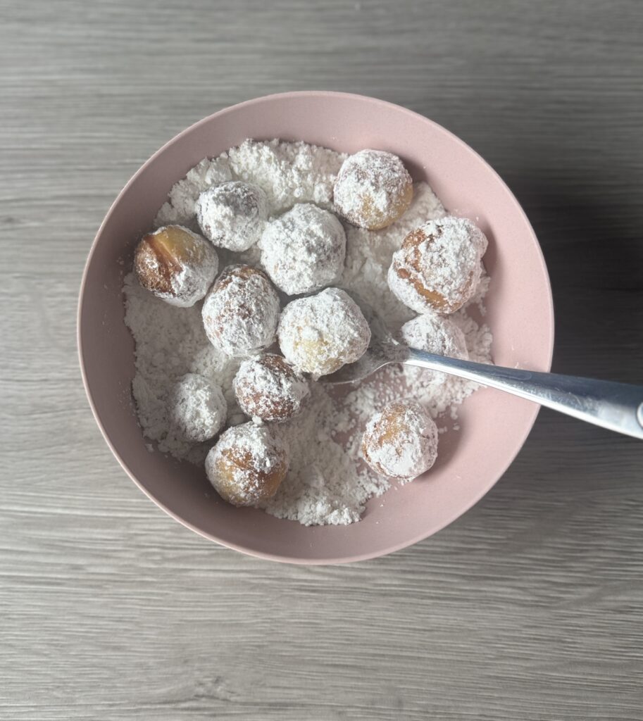 powdering the munchkins