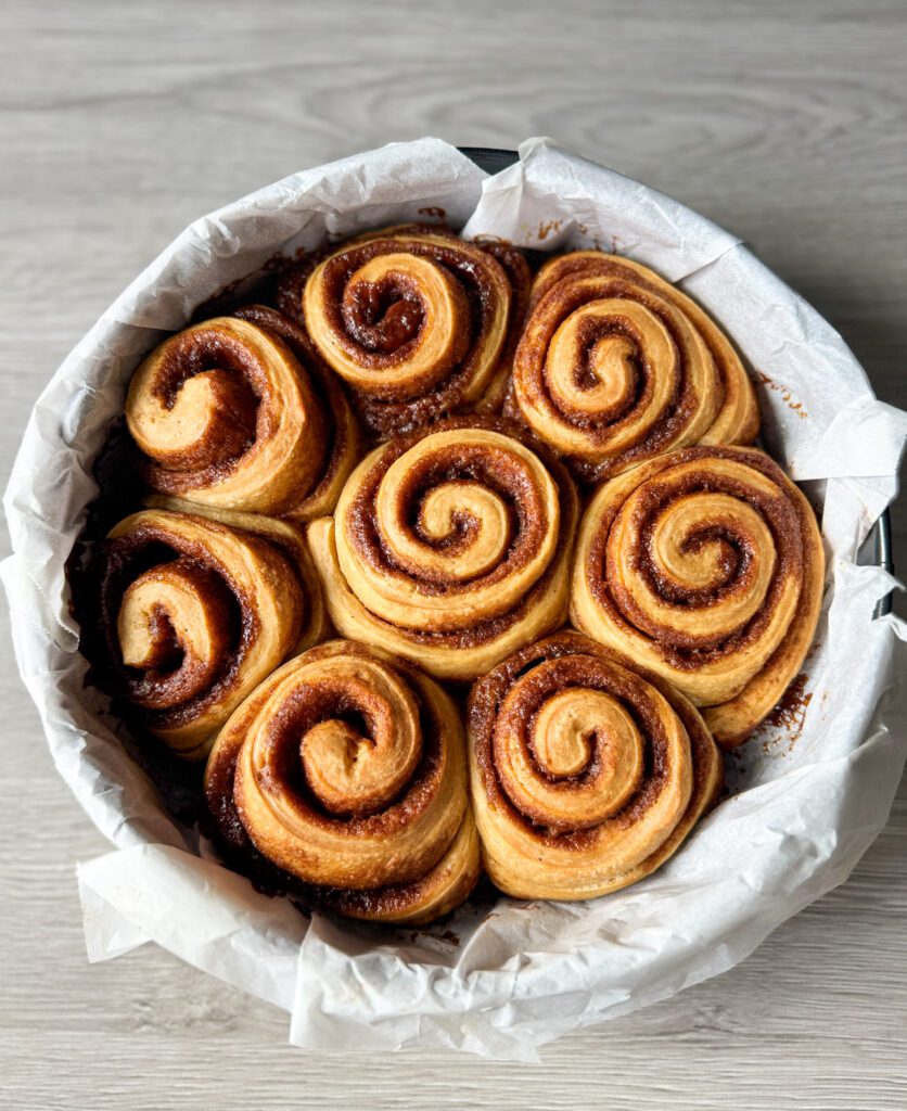 baked gingerbread rolls