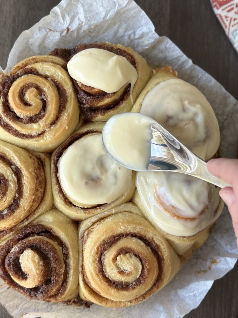 frosting cinnamon rolls