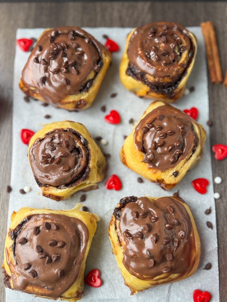 chocolate chip cinnamon rolls