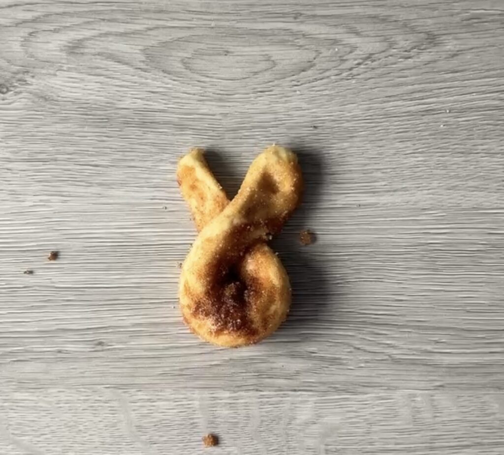shaping cinnamon sugar knots