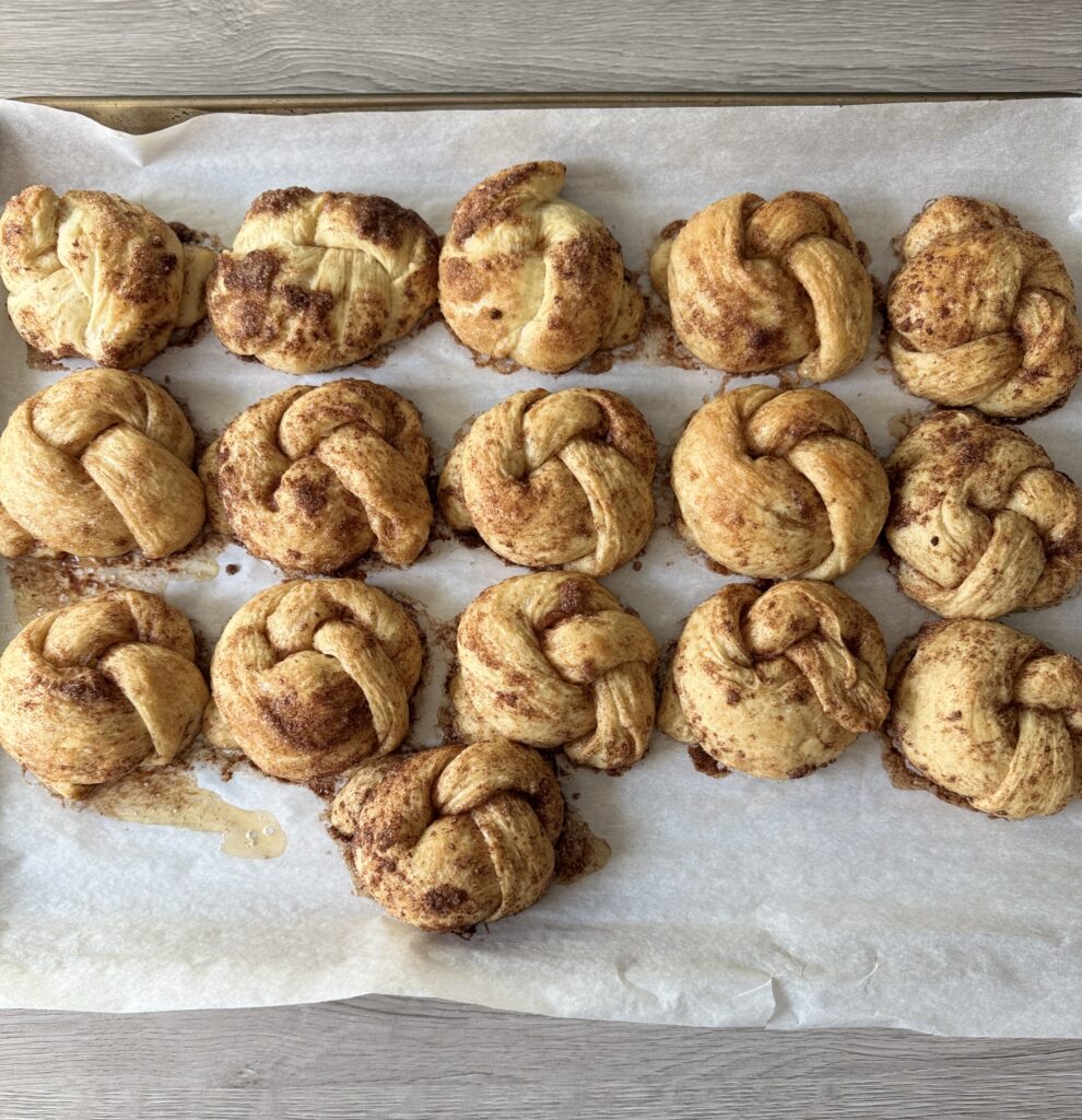 baked cinnamon sugar knots