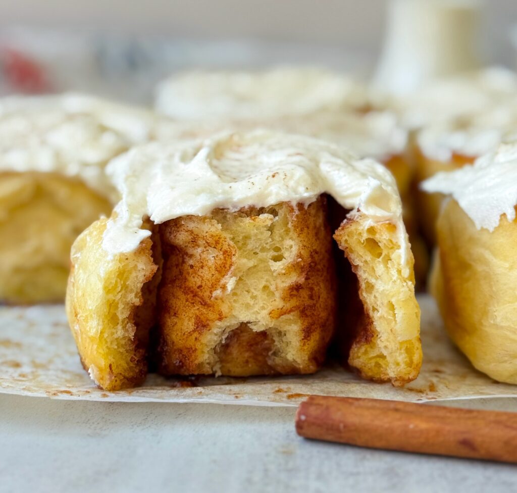 sourdough discard cinnamon roll
