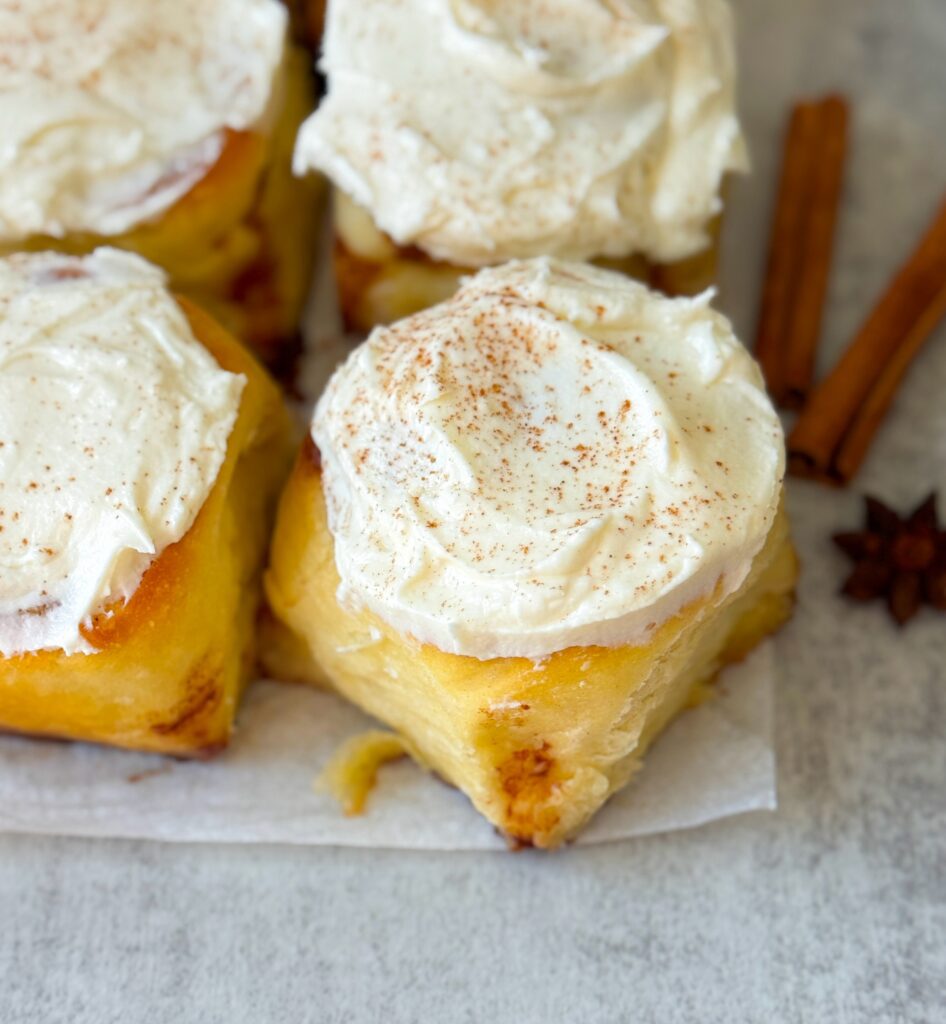 sourdough discard cinnamon roll