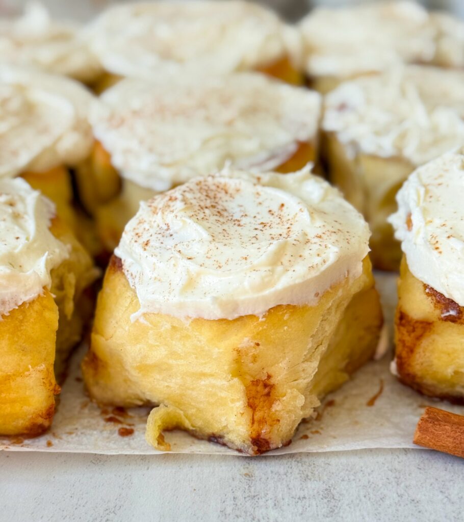 sourdough discard cinnamon roll