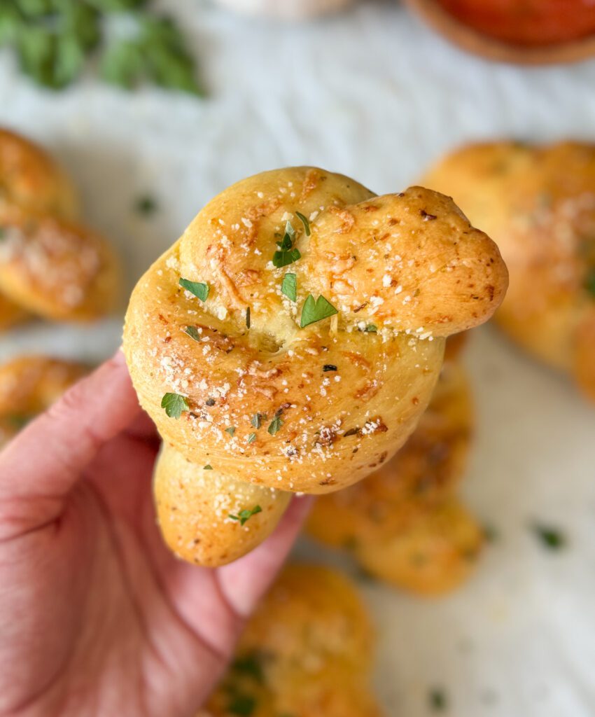 sourdough discard garlic knots