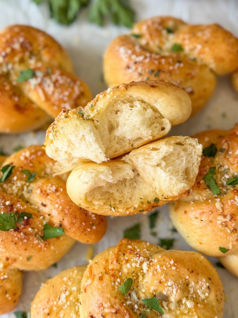 sourdough discard garlic knots