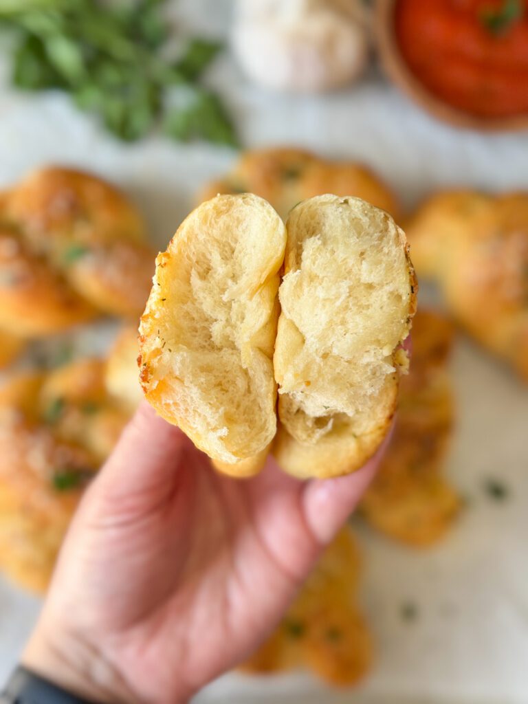 sourdough discard garlic knots