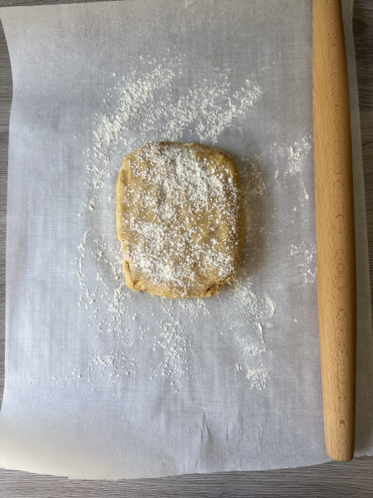 shaping lemon Oreos