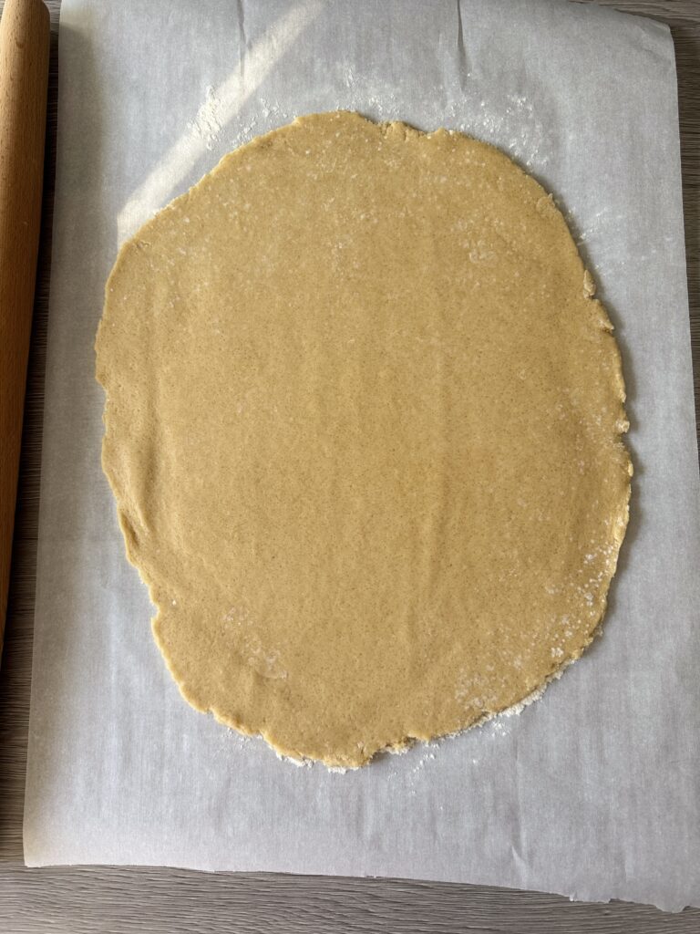 shaping lemon Oreos