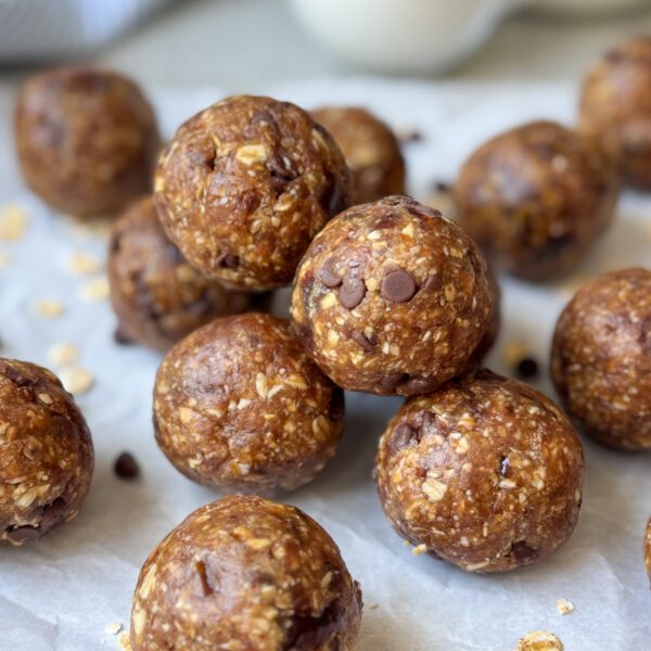 Peanut Butter Date Energy Balls