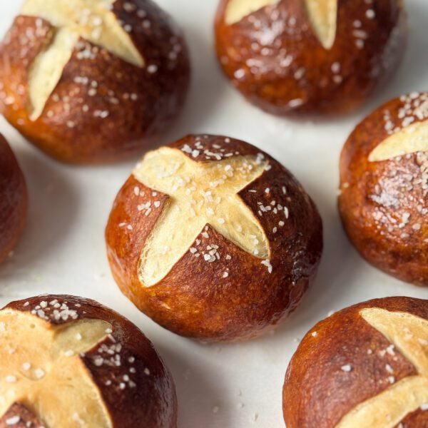 sourdough discard pretzel buns
