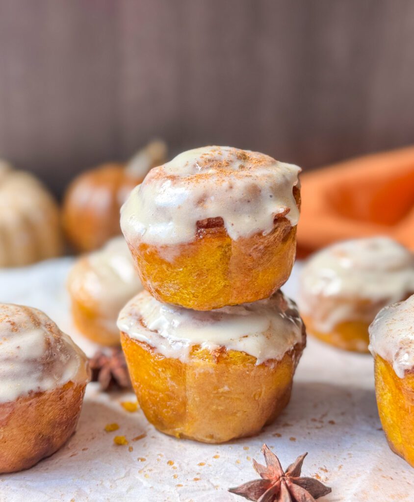 sourdough discard pumpkin cinnamon roll muffins