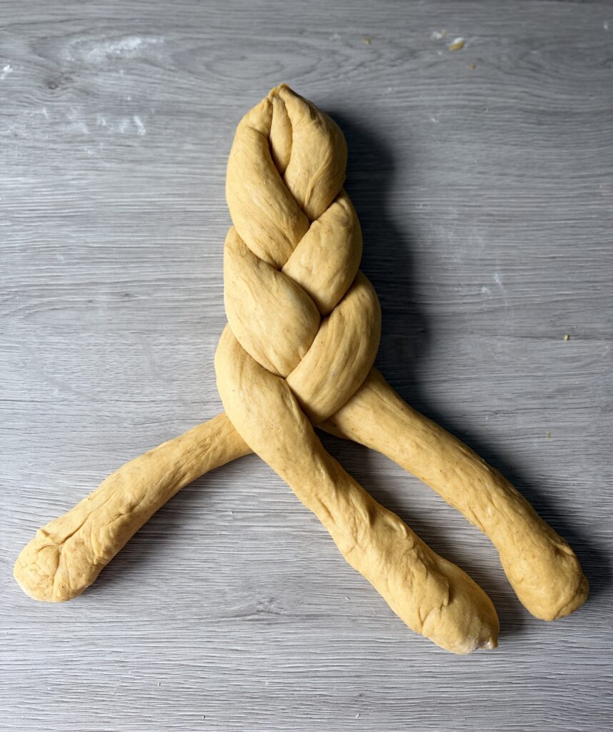braided pumpkin challah